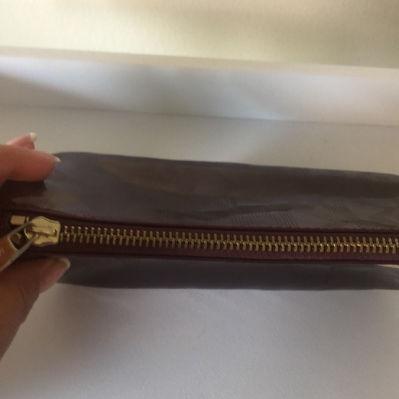 MICHAEL KORS burgundy coloured make up case - Picture 10 of 14